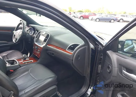 2014 Chrysler 300 z USA, uszkodzony, nr VIN 2C3CCARG5EH184398